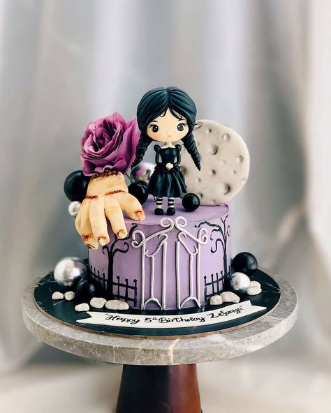 Wednesday Adam’s Cake, Wednesday Addams Birthday Cake, Gothic Birthday Cakes, Wednesday Cake, Wednesday Birthday, 9th Birthday Party, Halloween Birthday Cakes, Fabulous Cakes, Girls Birthday Party Themes