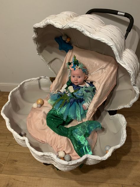 Stroller Halloween Costumes, Wagon Floats, Baby Mermaid Costumes, Family Themed Halloween Costumes, Baby Fancy Dress, Diy Photography Props, Themed Halloween Costumes, Mermaid Birthday Party Decorations, Baby Kostüm