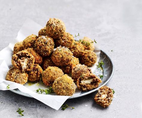 Crispy mushroom arancini stuffed with tender bocconcini and deep-fried to a crispy, golden brown. You won't be able to get enough. Mushroom Arancini, Mustard Aioli, Vegetarian Quiche Recipes, Bacon Bar, What Katie Ate, Christmas Canapes, Bacon Bites, St Bridget, Irish Dishes