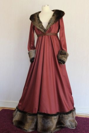 Fur Trimmed Gown, Burgundian Gown, Gaun Abad Pertengahan, Medieval Gown, Fantasy Clothes, Medieval Garb, Gown Fashion, Fantasy Dresses, Period Outfit