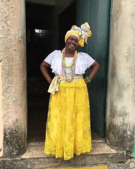 The vibrant traditional dress of the Baianas of Salvador de Bahia, Brazil. #be_lavie Suriname Traditional Clothing, Brazilian Clothes Traditional, Brazil Traditional Dress, Brazil Clothes, Yoruba Clothing, Brazil Costume, Brazil Clothing, Brazil Dress, Brazilian Dress