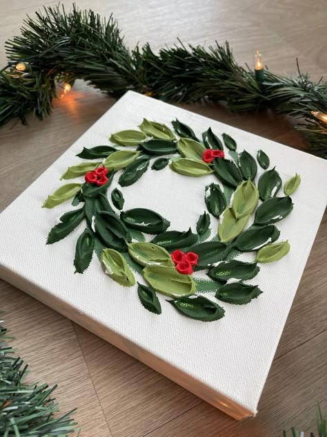 Diy Christmas Gifts Painting, Texture Christmas Art, Christmas Gift Painting Ideas, Mini Canvas Crafts, Christmas Wreaths Painting, Christmas Texture Painting, Canvas Painting Christmas Ideas, Christmas Paintings Canvas, Textured Christmas Painting