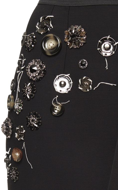 Embellished Skirt Outfit, Leather Pencil Skirts, Applique Skirt, October Fashion, Dolce And Gabbana Fashion, Button Embellishments, Embellished Clothing, Embellished Shirt, Skirts Denim