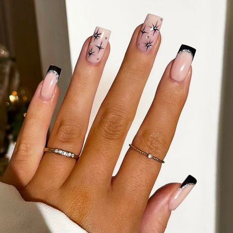 𝐇𝐚𝐧𝐧𝐚𝐡 𝐓𝐚𝐲𝐥𝐨𝐫 (@by_hannahtaylor) • Instagram photos and videos Nail Design For Valentines Day, New Year Eve Nails, Nails Black French Tip, Regular Nails, Design For Valentines Day, Nails Black French, Nails New Year, Black French Tip, New Years Eve Nails