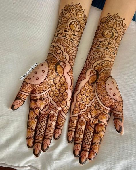 Tips for Getting the Darkest Mehndi Stain Mehendi Designs For Hands Back Side, Indo Western Mehendi Designs, Mehendi Designs For Hands Unique Latest, Full Hand Mehndi Designs Back Side, Bridal Mehndi Designs Unique, Mehndi Stain, Latest Mehndi Designs Wedding, Mehndi Book, Mehendi Ideas