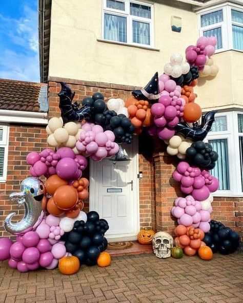 31 Ghoulish Halloween Balloon Garland Ideas - Lady Celebrations Haloween Decoracion Balloon, 1st Birthday In October Party Ideas, Pink Halloween Balloons, Pumpkin Patch Balloon Garland, Cute Halloween Balloon Garland, Halloween Decor Balloons, Witch Balloon Garland, Halloween Party Balloon Decor, Halloween Balloon Decorations Ideas