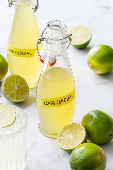 Swing-top bottles filled with Homemade Lime Cordial, labeled with green tape, with fresh limes scattered around. Fruit Syrup Recipe, Gin Gimlet, Gimlet Recipe, Cordial Recipe, Lime Drinks, Booze Drink, Simple Syrup Recipes, Lime Soda, Boozy Drinks