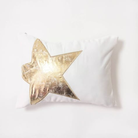 Color(s)- Gold, Silver, & Black Store- Dormify Dreamy Dorm Room, Dorm Room Color Schemes, Dorm Room Colors, Throw Pillows Dorm, Zimmer Diy, Room Wishlist, Star Pillow, Cool Dorm Rooms, Dorm Room Inspiration