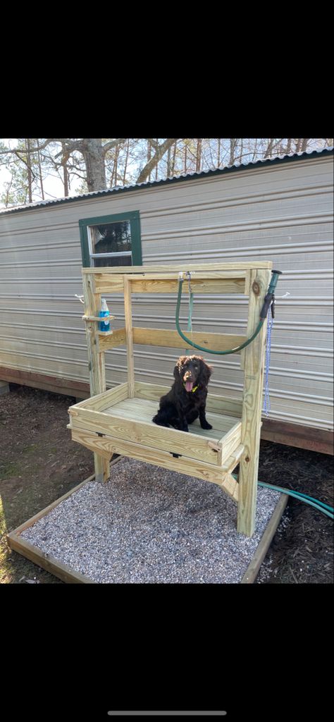 Diy Dog Shower Station Outside, Dog Baths Outside, Dog Shower Outside, Outside Dog Bath Station, Outdoor Dog Washing Station Backyards, Outdoor Dog Grooming Station, Dogwash Station Outdoor, Outdoor Dog Bath Station Diy, Diy Dog Bathing Station Outdoor