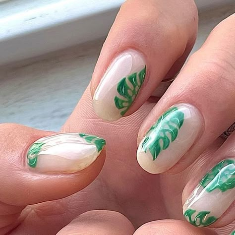 Lime Nail Designs, Gel Lak Nails Ideas, Nail Plant Designs, Plants Nail Art, Plant Design Nails, Cuban Nails, Monstera Leaf Nails, Plant Themed Nails, Tropical Green Nails