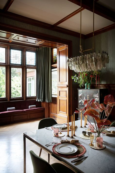 Arch Digest Dining Room, Renovated Victorian House, English Coast, Renovated Victorian, Victorian Interior Design, Dining Room Victorian, Arch Digest, Victorian Interior, Black Dining