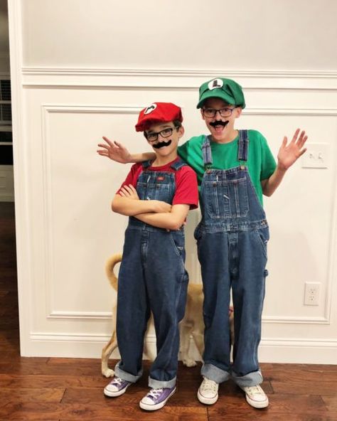 Mario And Luigi Twin Day, Luigi Costume Mens, Mario And Luigi Costumes, Mario And Luigi Halloween, Costumes You Can Make At Home, Luigi Halloween Costume, Easy Homemade Halloween Costumes, Jessica Watson, Nintendo Party