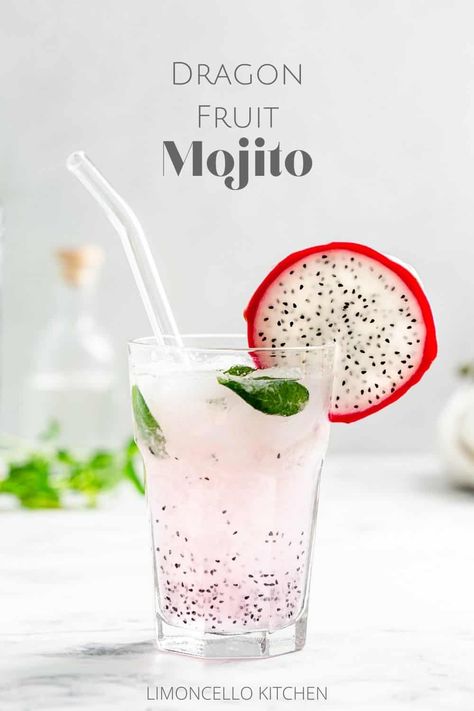 Cocktail With Mint, Refreshing Rum Cocktails, Fruit Mojito, Dragon Fruit Juice, Summer Get Together, Mojito Drink, Mint Cocktails, Iced Drinks Recipes, Summer Drink Recipes