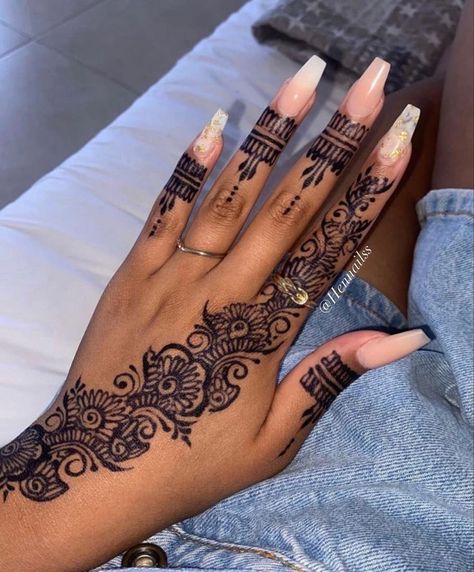 Épinglé par It's Me sur Henna/Mehndi en 2022 | Tatouage au henné, Tatouage henné main, Modèles tatouages au henné Cool Henna Tattoos, Tattoo Designs Henna, Henna Tattoo Design, Cute Henna Designs, Tattoos Henna, Cute Henna Tattoos, Henna Style Tattoos, Jagua Henna, Henna Inspired Tattoos