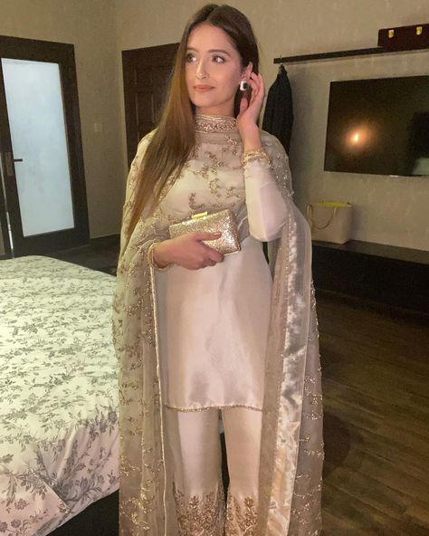 Dress Nikah, Nikah Dress, Desi Dress, Shadi Dresses, Desi Wedding Dresses, Pakistani Wedding Outfits, Pakistani Fancy Dresses, Pakistani Dresses Casual, Pakistani Fashion Party Wear