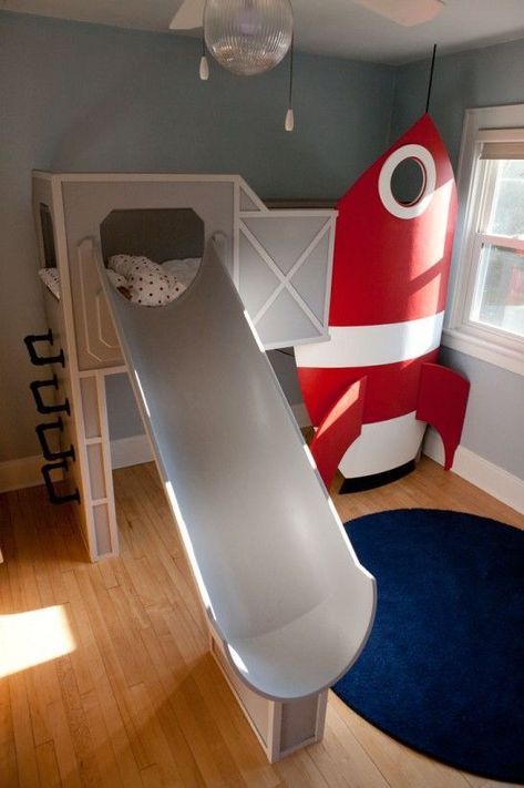 Insanely cool beds for kids | Take a look at some incredibly ideas to decor your children's bedroom. More at circu.net/blog. Bungalow Attic, Rocket Bed, Ship Bed, Boys Beds, Outer Space Bedroom, Cool Beds For Kids, Bunk Bed With Slide, Space Themed Room, Bunk Beds With Stairs