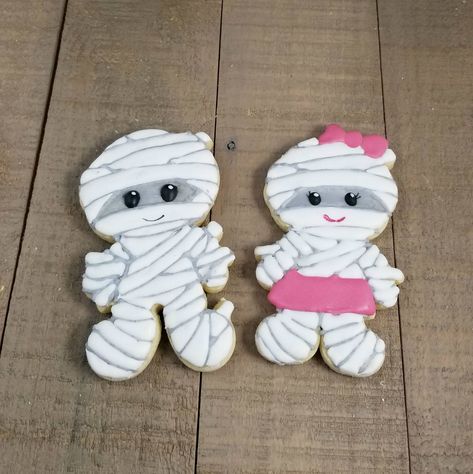 Plushies Pattern, Zombie Cookies, Pixel Paper, Mummy Cookies, Halloween Sugar Cookies Decorated, Royal Cookies, Halloween Gender Reveal, Pig Cookies, Halloween Cookies Decorated