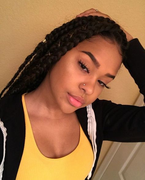 Nose Piercing Stud Black, Girl Locs, Braids Blonde, Cute Nose Piercings, Nose Piercing Stud, Pretty Ear Piercings, Piercing Septum, Cute Piercings, Septum Piercing