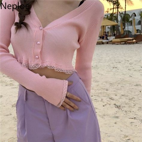 Soft Girl Outfits, Looks Pinterest, Female Tops, Knitting Women Cardigan, Pink Cardigan, Knitting Girls, Pink Outfits, Look Vintage, Knitted Cardigan