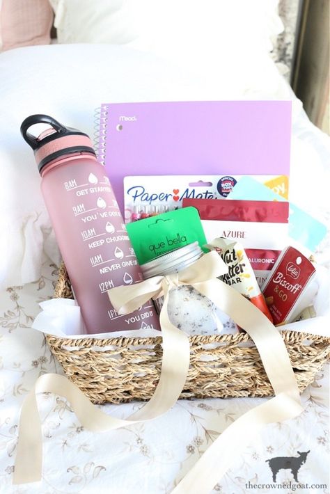 Retreat Bags Ideas, Wellness Retreat Decor Ideas, Retreat Goodie Bag Ideas, Retreat Gifts Ideas Goodie Bags, Women’s Conference, Retreat Business, Magic Manifestation, Retreat Planning, Retreat Activities