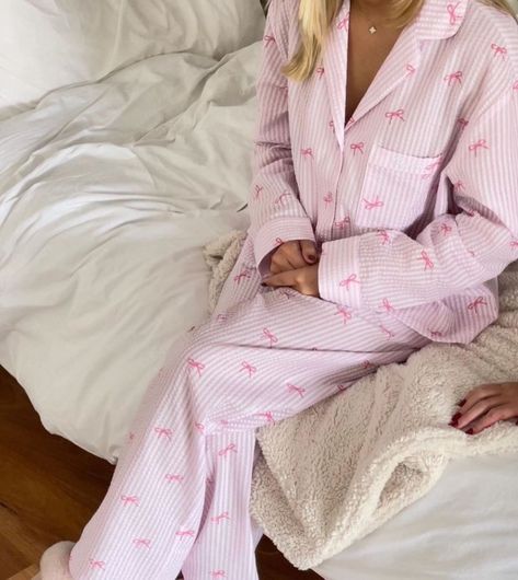 🪽💗 Pijama Outfit, Grace Core, Pajamas Cute, Pink Lifestyle, Cute Pjs, Cute Sleepwear, Cute Pajama Sets, Cute Lazy Day Outfits, Night Suit