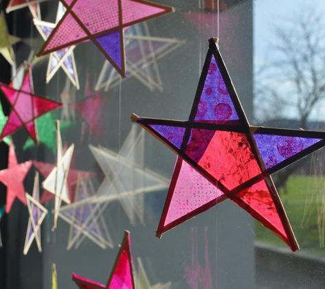 Wood and Paper Stars | Carle Museum Twig Stars, How To Make A Chandelier, Xmas Window, Recipes Halloween, Bee Hives, Toilet Paper Rolls, Transparent Paper, Easy Art, Childrens Christmas