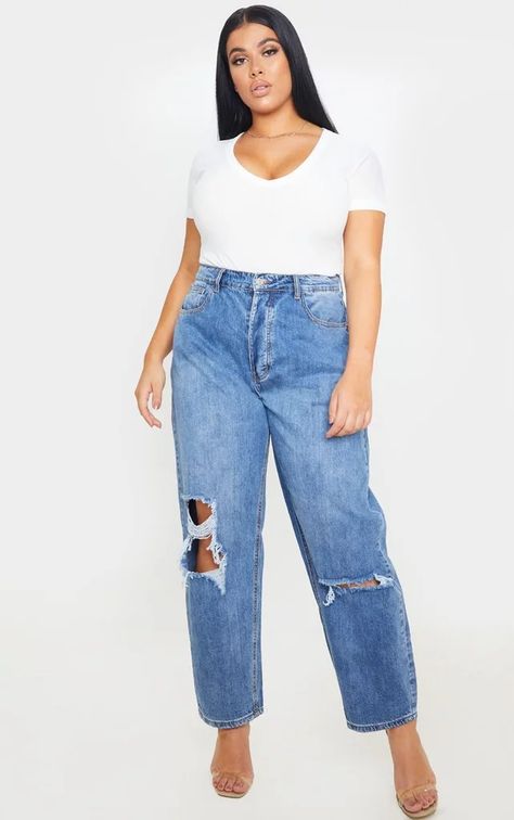 PrettyLittleThing Plus Size Mid Wash Blue Knee Rip Boyfriend Jean 90s Style Jeans, High Waisted Jeans Outfit, Boyfriend Jeans Outfit, Plus Zise, Gay Outfit, Sheer Jacket, Ripped Boyfriend Jeans, Flattering Tops, Boyfriend Jean