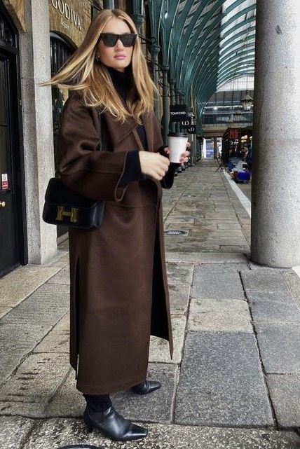 Brown Long Wool Coat For Winter, Chocolate Coat Outfit, Chocolate Brown Coat Outfit, Chocolate Brown Coat, Elegant Long Brown Wool Coat, Timeless Brown Long Coat, Luxury Long Brown Wool Coat, Elegant Oversized Brown Wool Coat, Brown Coat Outfit