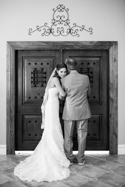 7 Popular Stunning Photos Styles for Before Your Wedding Ceremony - City of Creative Dreams Foto Tips, Wedding Engagement Photos, Jolie Photo, Wedding Wishes, Walking Down The Aisle, Wedding Shots, Father Of The Bride, Fairytale Wedding, Wedding Pics