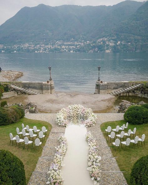 Would you prefer to have a white or colored flower decor? With this wedding we made the perfect mix, do you love it?

Event & Wedding Planner @happy.moments.collector @daria_fiorano @anastasia_asl
@nazik_spice
Venue: @villaerbaofficial
Light & Audio: @blunotteventi
Furniture: @latinidesign
Catering: @sunlake.catering
Photography: @paolo_priori_fotografia - @nastiavesna_photo

#rattiflora #flowerswedding #weddingatmospheres #weddingflorist #weddingflowerdecor Catering Photography, European Wedding, Wedding Location, Wedding Event Planner, Wedding Aisle, Flower Decor, Lake Como, Happy Moments, Beach Resort