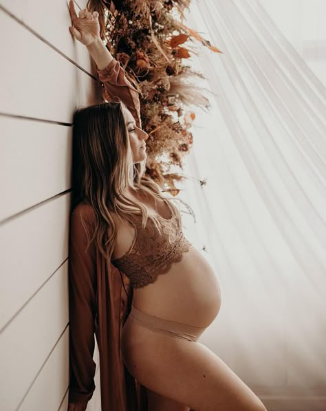 Natural Maternity Photography, Spring Maternity Photos, Boho Maternity Photos, Cute Pregnancy Photos, Maternity Photography Poses Outdoors, Cute Pregnancy Pictures, Maternity Photography Poses Couple, Maternity Photo Outfits, Maternity Photography Poses Pregnancy Pics