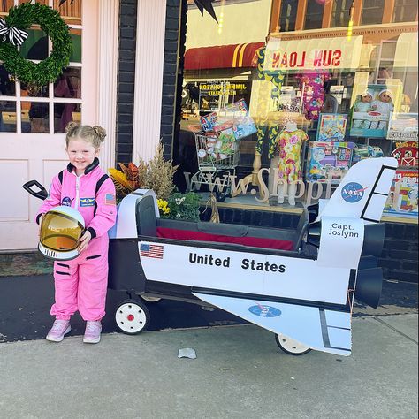 Toddler Astronaut Costume Diy, Nasa Family Costume, Astronaut Family Halloween Costume, Rocket Ship Costume Diy, Rocket Halloween Costume, Boys Astronaut Costume, Toddler Astronaut Costume, Baby Astronaut Costume, Halloween Astronaut