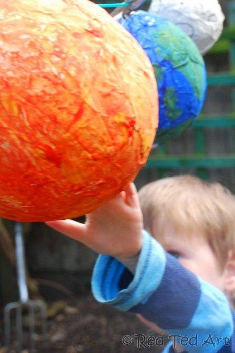 Welcome back to this week’s Kids Crafts – our very own paper mache Solar System – ok, so it is “only” the sun, the earth and the moon, but it is a start and something to add to over time. We actually made it , mainly because the lovely people from Cubbykit sent it to �… Thanksgiving Activities For Kindergarten, Thanksgiving Games For Adults, Diy Halloween Party, Sensory Tub, System Unit, Solar System Crafts, Red Ted Art, Christmas Crafts For Adults, Magic Garden