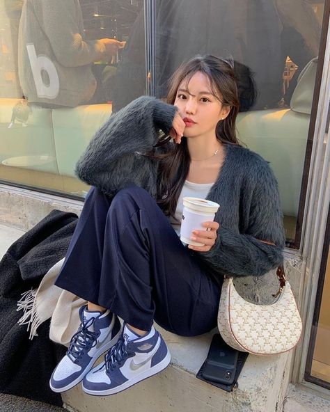 Celine Ava Outfit, Celine Ava Bag Outfit, Cute Korean Girl Outfits, Celine Ava Triomphe, Korean Girl Outfits, Korean Date Outfit, Summer Korean Outfits, 90s Chola, Celine Ava Bag