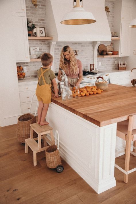 Amber Fillerup Clark, Amber Fillerup, Fresh Kitchen, Brick Backsplash, Fixer Upper Style, Bathroom Design Inspiration, Dining Nook, White Cabinets, Beautiful Kitchens