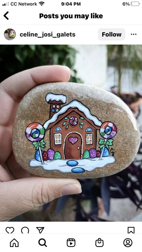 Rock Painting Houses Ideas, Painting Rocks Christmas Ideas, Gingerbread House Rock Painting, Stone Painting Christmas Pebble Art, Christmas Pebble Painting, Christmas Stone Art, Rock Painting Ideas Christmas, Stone Painting Christmas, Rock Painting Christmas