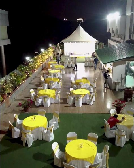 Safina Banquets on Instagram: “#Throwback to a cute, memorable Wedding Reception at our Terrace Garden! 🤵🏻👰🏻💑💐💜 • Watch full video on #IGTV • #Banquet #Rooftop…” Terrace Wedding Decoration, Terrace Wedding Decor, Rooftop Wedding Reception, Clematis Wilt, Romantic View, Small Wedding Decor, Beech Hedge, Flower Beard, White Clematis