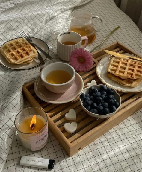 Breakfast Presentation, Romantic Breakfast, Food Captions, French Breakfast, Blueberry Breakfast, Birthday Breakfast, Breakfast Waffles, Breakfast Plate, Food Goals