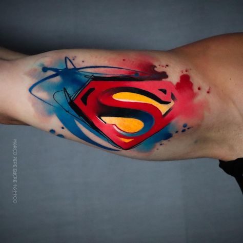 Superman Tattoo Design, Napoli Tattoo, Superman Tattoo, Superman Tattoos, Nova Tattoo, Tattoo Abstract, Best Cover Up Tattoos, Cool Shoulder Tattoos, World Famous Tattoo Ink