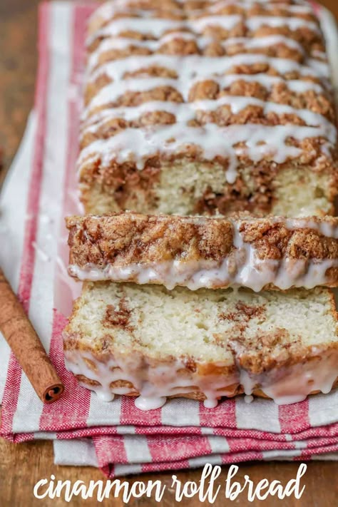 Cinnamon Roll Loaf Cake, Cinnamon Roll Pound Cake, Cinnamon Bread Recipe, Pound Cake Recipes Easy, Cinnamon Roll Bread, Swirl Bread, Cinnamon Swirl Bread, Dessert Breads, Swirled Bread