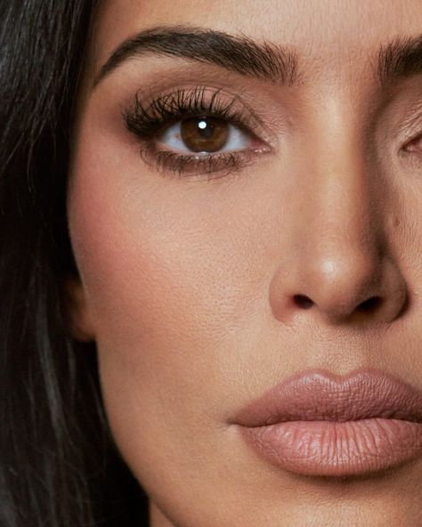 Kim Kardashian Eyebrows, Kim K Makeup, Kim Kardashian Makeup Tutorial, Kardashian Makeup, Kim Kardashian Makeup, Estilo Kardashian, Engagement Hairstyles, Kim K Style, Kardashian Outfit