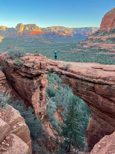 Devil’s Bridge: The Best Route to Sedona’s Most Popular Trail - Elizabeth Adventures Devils Bridge Sedona, Sedona Arizona Travel, Devils Bridge, Wagon Trails, Sedona Travel, Utah National Parks Road Trip, Slide Rock State Park, Havasupai Falls, Grand Canyon Trip