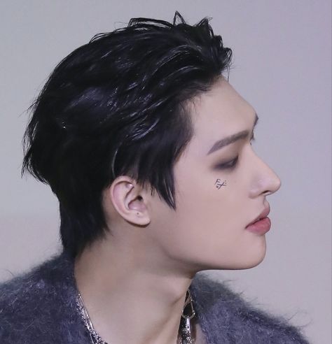 Look at his accessories , his perfect side profile , the lil fix on tattoo and his nails , everything about this man is driving me insane Mingi Fix On Tattoo, Mingi Side Profile, Mingi Details, Perfect Side Profile, On Tattoo, Side Profile, Pretty Wallpaper Iphone, Iphone Wallpapers, This Man