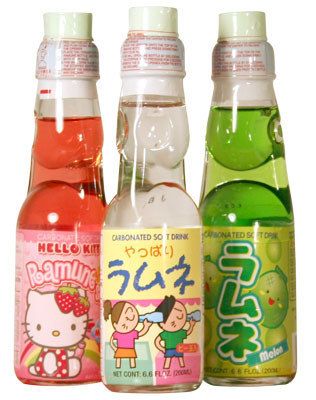 Ramune | Community Post: 13 Sweets From Around The World That Are Worth The Cavities Ramune Soda, Japanese Party, Japanese Drinks, Japan Candy, Asian Snacks, Party Deco, Cute Snacks, Japanese Candy, Japanese Snacks