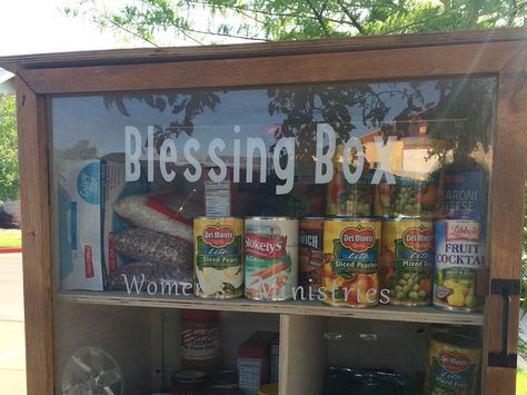 Food Pantries for the Needy Sprout on Lawns Across the Country #angelsfoodparadise Homeless Shelter Meal Ideas, Food Pantry For The Needy, Non Perishable Foods List For Homeless, Sliced Pears, Table Food, Fruit Slice, Pantry Ideas, Mixed Fruit, Tasting Table