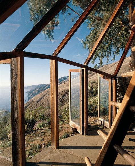 After spending the weekend at the Monterey Design Conference, we have the beautiful coast of central California at top of mind. Here are 6 structures we admire from Big Sur, where nature and architecture collide in a very lovely way. Dome Greenhouse, Architecture Antique, Modern Outdoor Spaces, Interior Design Minimalist, Glass Walls, Patio Interior, Organic Architecture, Earthship, Concrete Patio