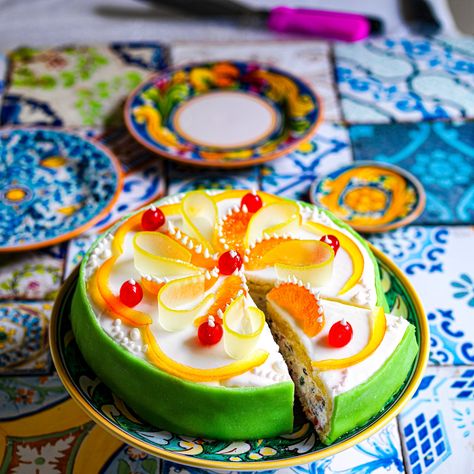 A recipe for one of Sicily's most irresistible desserts. Casata Cake, Cassata Cake Recipe, Cassata Cake, Whiskey Cake, Italian Cake, Sicilian Recipes, Dessert Dips, Italian Desserts, Sweet Chocolate