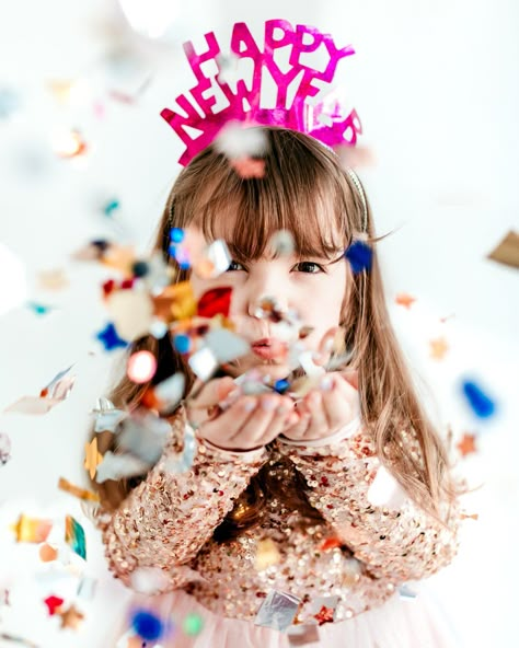 Sparkle Photoshoot Photo Ideas, New Year Picture Ideas, Confetti Photoshoot, New Year Photoshoot Ideas, Photoshoot Ideas For Instagram, New Years Eve Pictures, Not To Brag But, Kids New Years Eve, New Year Photoshoot