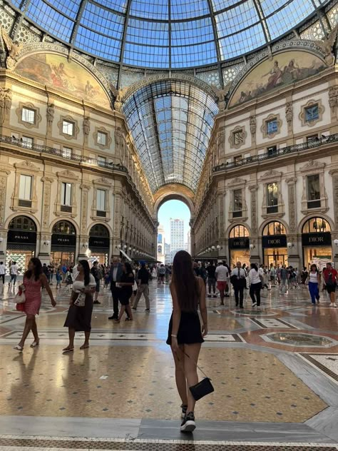 Milan Pics Ideas, Milano Picture Ideas, Milano Outfit Spring, Milan Picture Ideas, Milan Outfits Summer, Milano Photo Ideas, Milan Photo Ideas, Milan Photos, Milano Outfit