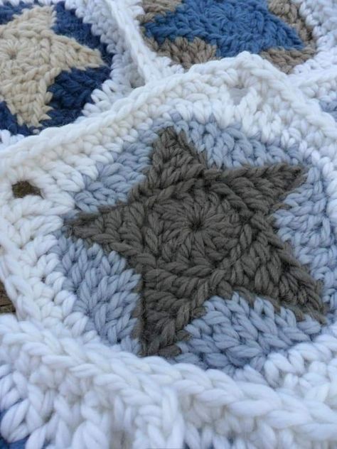 Confection Au Crochet, Cowboy Christmas, Crochet Design Pattern, Crochet Stars, Crochet Girls, Crochet Square Patterns, Crochet Diy, Square Patterns, Crochet Square